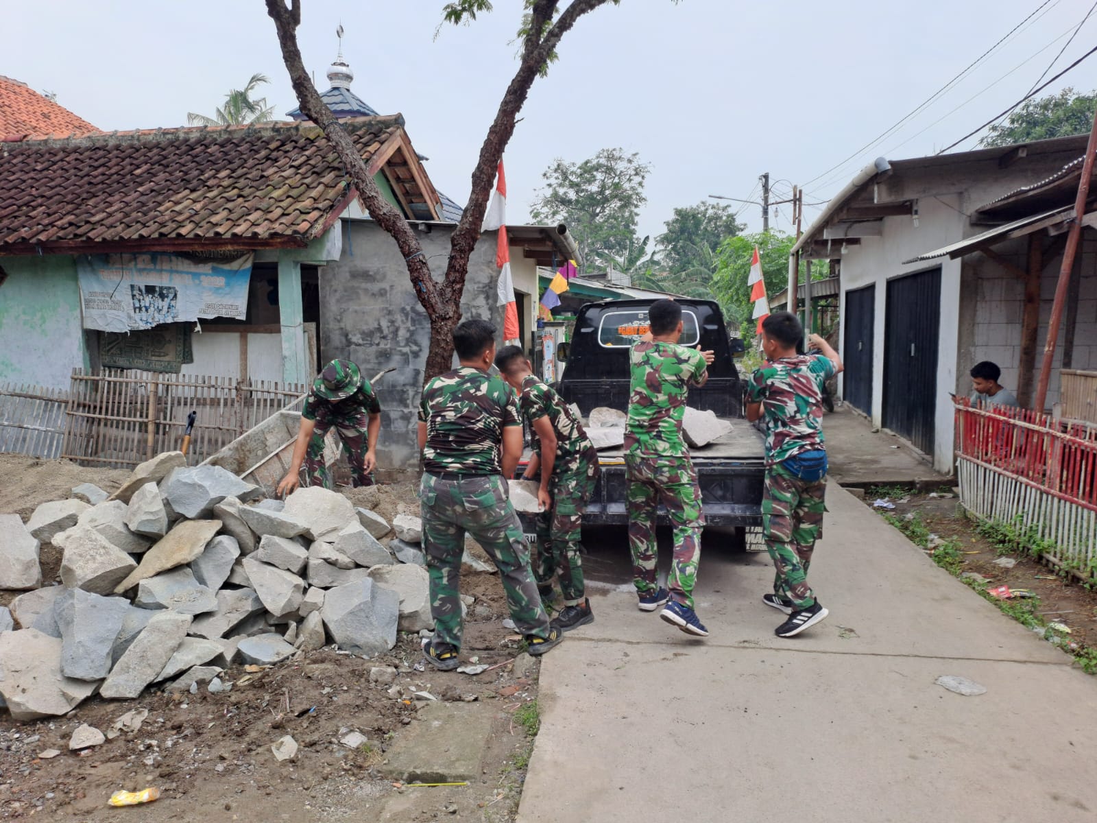 Pembangunan Turap, Mulai Di Kerjakan Satgas TMMD 119 Kodim 0509/Kab Bekasi