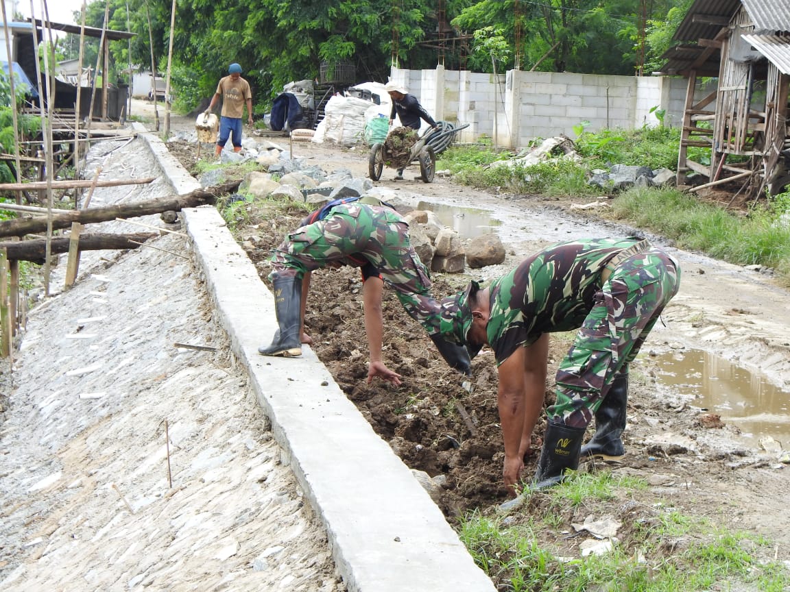 Masuki Tahap Akhir, Satgas TMMD Lakukan Pengurugan Turap