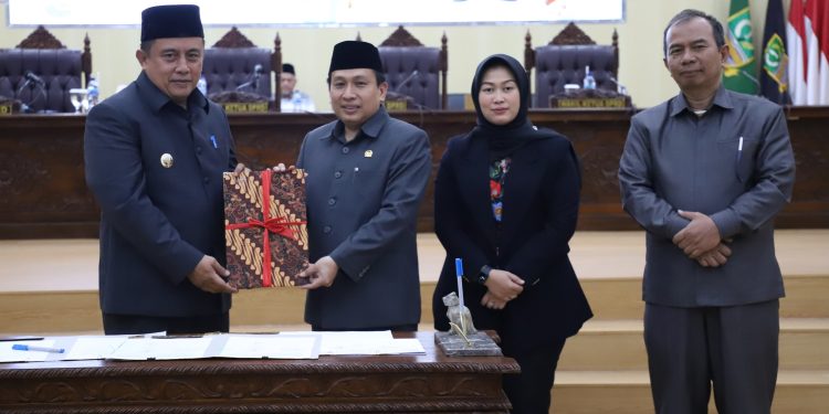 Rapat Paripurna Penandatanganan Nota Kesepakatan Rancangan Perubahan KUA-PPAS Tahun Anggaran 2024 Di Gelar DPRD Kabupaten Bekasi