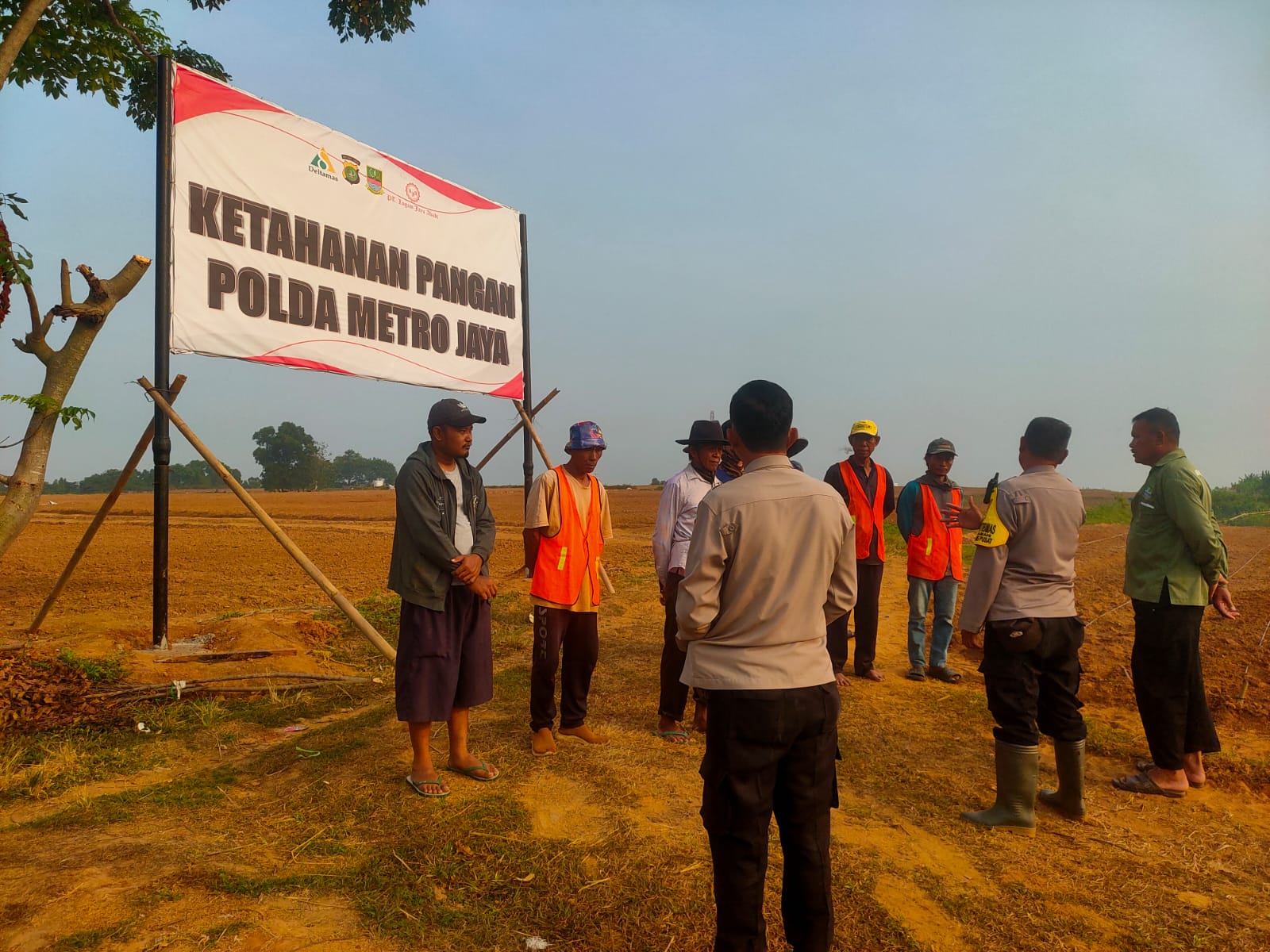 ‎Polsek Cikarang Pusat Dukung Program Ketahanan Pangan Polda Metro Jaya, 25 Hektar Lahan Jagung Mulai Ditanami di Sukamahi