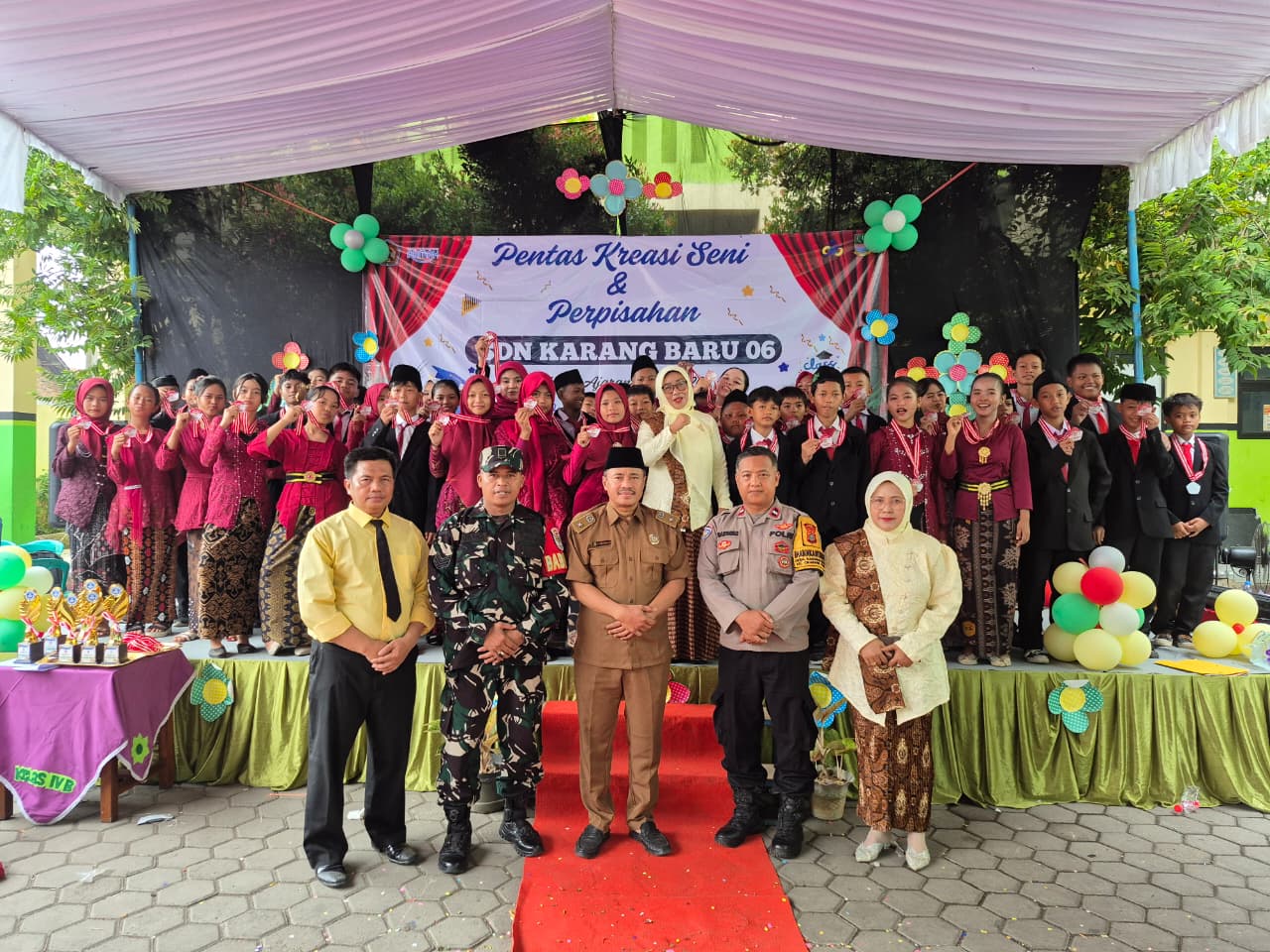 Tangis Haru Pecah di Panggung Perpisahan SDN Karangbaru 06, Kenangan Enam Tahun Tak Terlupakan