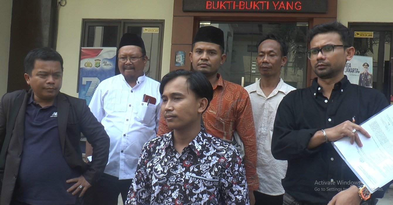 Dugaan Pemalsuan Dokumen Dana Desa Karangjaya, Kuasa Hukum Dampingi Terlapor Penuhi Klarifikasi di Polres Metro Bekasi